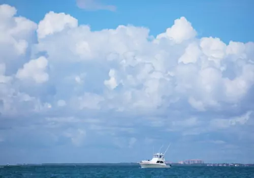 A beautiful blue sky on the ocean, the perfect day for Fishing Trips in Tampa Bay FL